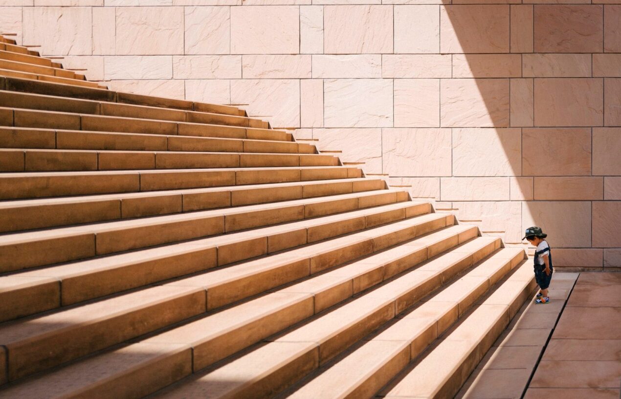 The differences between us and self-understanding: how to see more of the reality