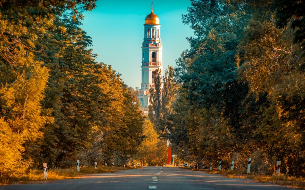 Manastire din Transnistria Poza de Yuriy Vinnicov de la Unsplash