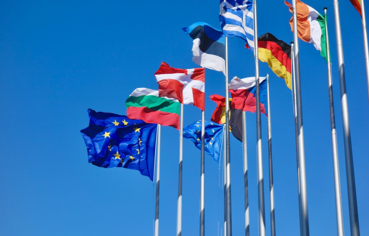 How do EU member states act in times of crisis or change?