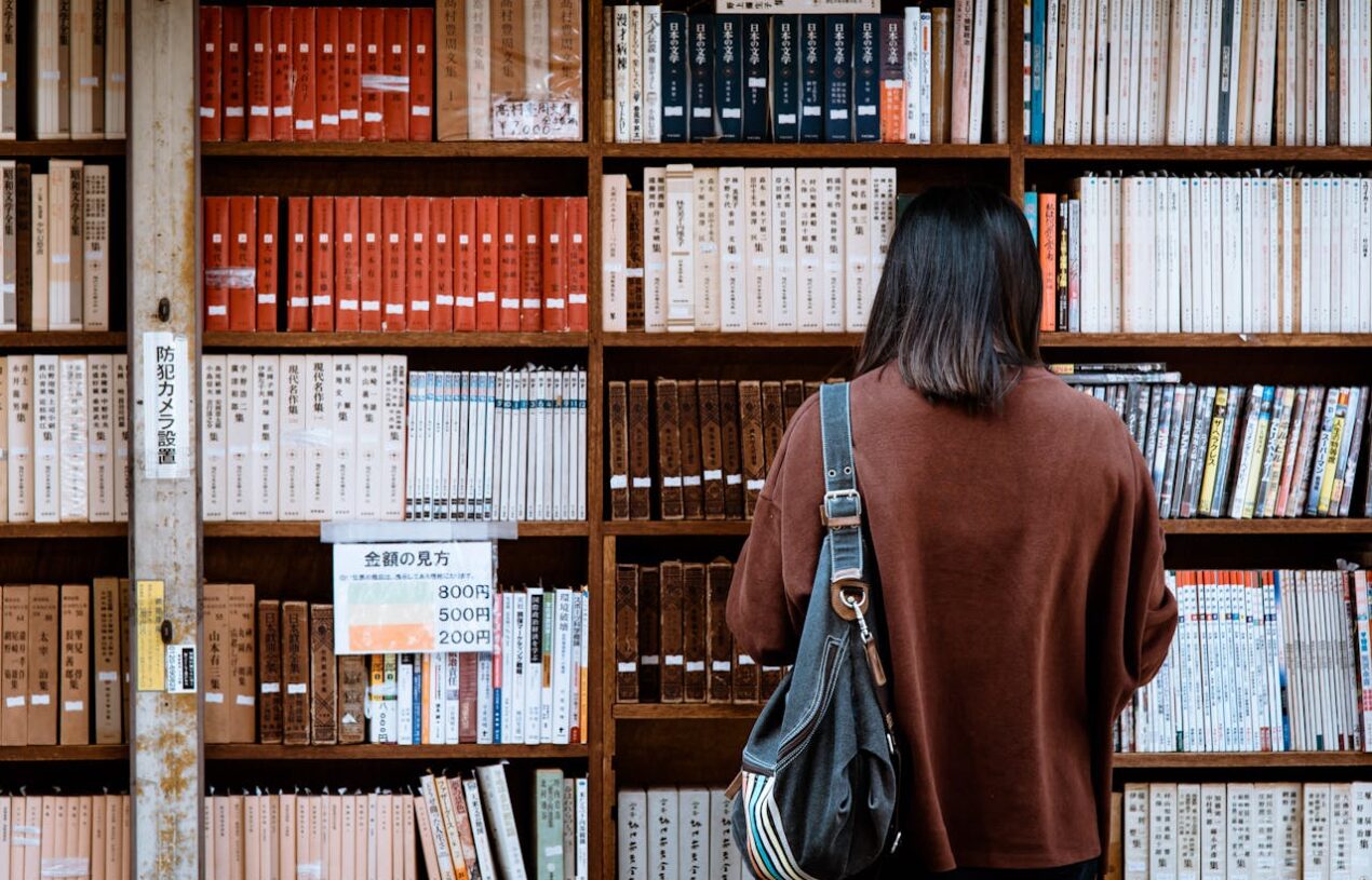 A Student’s Guide to Using Theory in Research: The New Social Reality of the Europeans